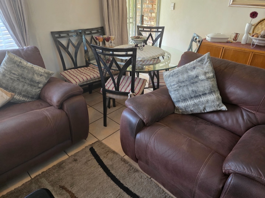2 Bedroom Property for Sale in Langenhovenpark Free State